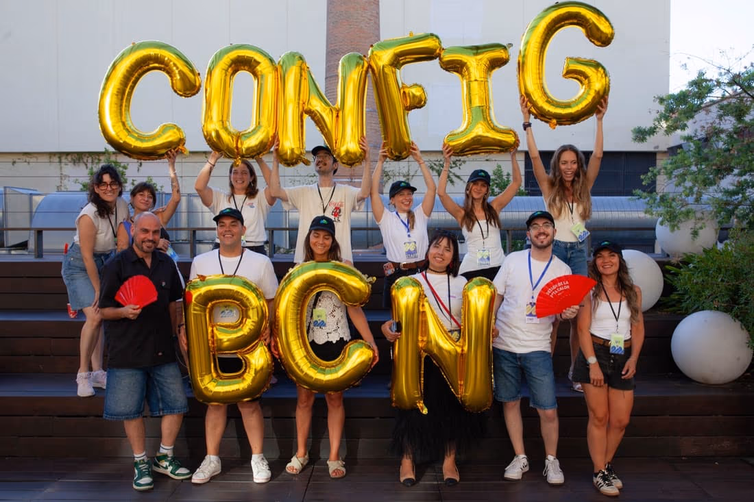 El equipo de staff con los globos de CONFIG BCN