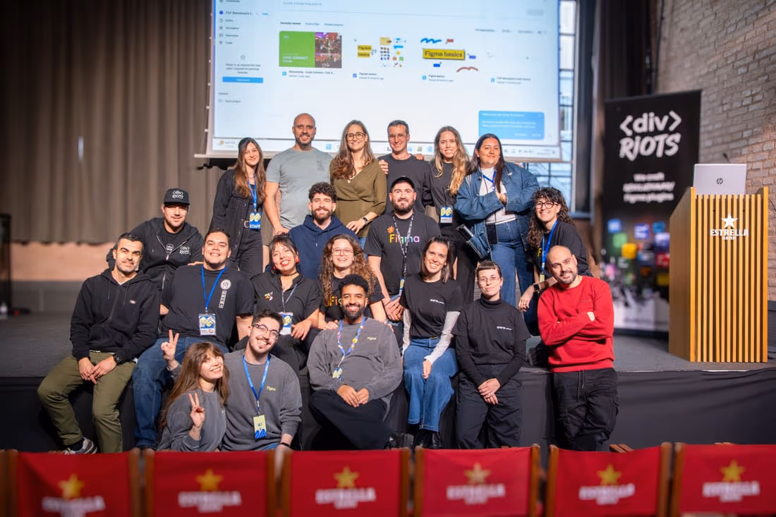 Foto de grupo del evento patrocinado por div RIOTS
